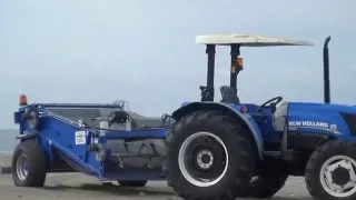 Plaj, kum eleme  temizleme makinesi. Beach cleanıng machine.