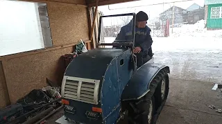 Установка переднего стекла и гоборитов на гусиничный минитрактор.