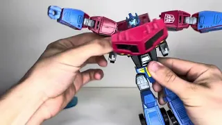 First Video Review!!!!!!! Of The Transformers Legacy United Voyager Animated Optimus Prime!!!!!!