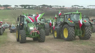 80 new tractors arrive at Italian farmers protest at gates of Rome | AFP