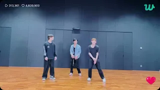 Jay , Sunoo , Jungwon dancing to dive into you by I-land