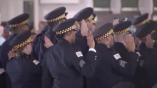 Mixed reaction after new Illinois law allows non-citizens to become cops