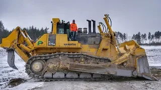 Massive Komatsu D475A dozer pushing overburden