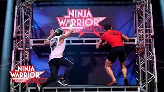 El Azzazy vs. Jun Kim: Knappes Duell am Power Tower! | Ninja Warrior Germany Allstars 2021