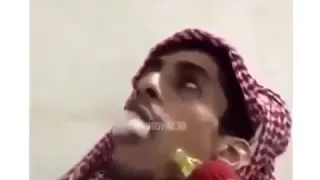 Араб курить кальян