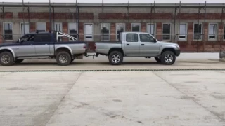 Toyota hilux vs  Mitsubishi L200