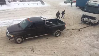 Dodge Ram 3500 тянет фуру