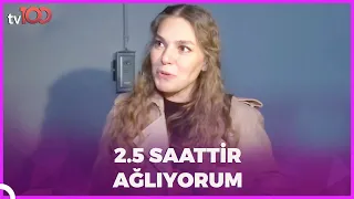 Aslı Enver karnı burnunda tiyatro sahnesinde