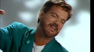 Willy Chirino - Medias Negras - Official Video