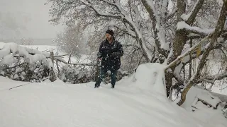 Kara kışta yaşam mücadelesi 🌨️ hayvanlar için kar soğuğunda mücadele belgeseli 🌨️#köyhayatı#belgesel