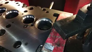 Cutting valve seat cylinder head isuzu NKR 71