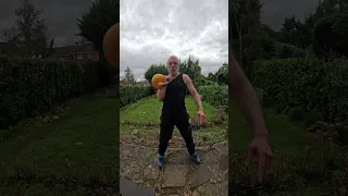 когда гиря 16кг тяжела, как 32. when 16kg kettlebell as heavy as a 32kg one