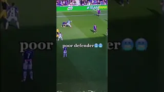 Lionel Messi Makes Defender Look Like Amateurs