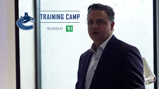 Coach Green Gives Welcome Speech at Training Camp