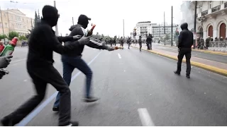 Anarchists attack the riot police outside the greek parliament (Athens, Greece – 17 May 2017)