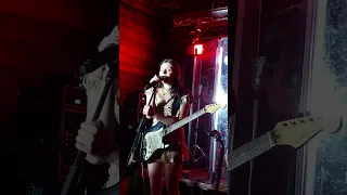 Дора - Втюрилась(live)