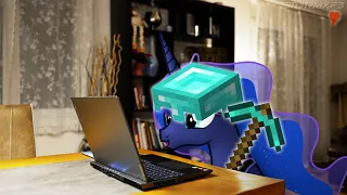 Luna plays Minecraft