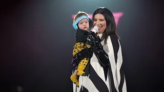 Laura Pausini - Palau Sant Jordi 2024, canta Celeste junto a un bebé