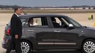 Pope Francis Cheered By Thousands, Rides in Fiat To White House