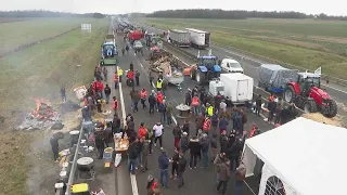 French farmers maintain pressure on government with highway barricades near Paris