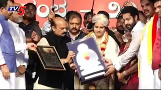 Puneeth Rajkumar Family Received Karnataka Ratna Award | Jr NTR | Jr NTR | TV5 Tollywood