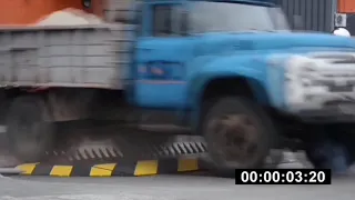 Краш- тест грузовиков против барьеров боллардов.