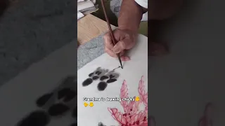 Grandma is drawing the chicks 🐥🐤🐥