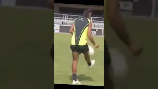 Ronaldinho top kontrolu