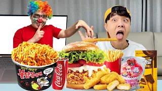 Mukbang Giant Eyeball Jelly Cake 하이유의 대왕 눈알 젤리 케이크 먹방! Escaping from a Candy Jail | Hubabu BY KAKU