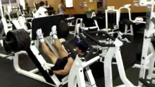 What NOT to do in the Gym- leg press lockout