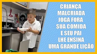 Criança malcriada joga fora sua comida e seu pai lhe ensina uma grande lição.