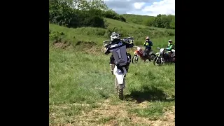 @GrahamJarvis l Husqvarna Te150 Wheelie Enduro skills #shorts  #enduro #dirtbike #jarvisstyle