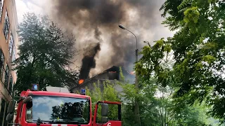 Кам’янець-подільські рятувальники ліквідували масштабну пожежу в складському приміщенні друкарні