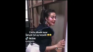 Celana Iis dahlia Sobek Saat Manggung