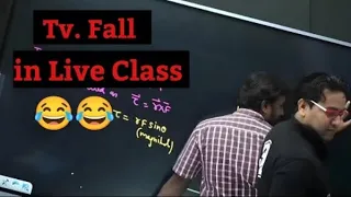 Smart board fall in Saleem sir live class @PhysicsWallah @PW-JEEWallah !!