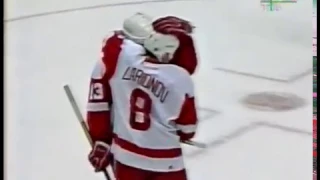 Perfect power play goal from Igor Larionov and Pavel Datsyuk vs Leafs (6 mar 2002)