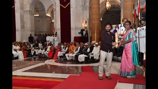 President Droupadi Murmu presents Padma Shri to Shri Anand Kumar for Literature & Education