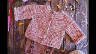 #babytopamelia. Cárdigan / Jersey para bebé tejido a ganchillo /crochet en una sola pieza.