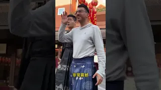 在伦敦街头举办了一场汉服活动