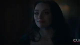 Legacies 4x09 - Hope tricks Lizzie and Kills her. Hope destroys the Red oak stake