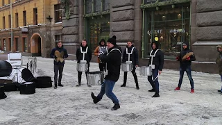 Невский проспект в Санкт-Петербурге, концерт, барабанное шоу