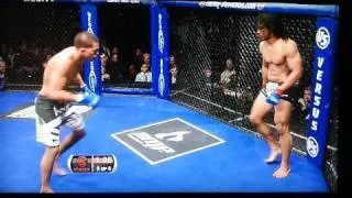 [HD] Anthony Pettis Vs. Ben Henderson  "Amazing Cage Flying Kick!"