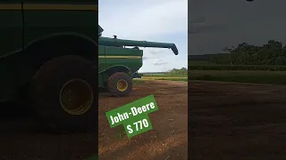 John-Deere S 770 - só esperando a colheita. #viagem_ao_mundo_da_agricultura #johndeere