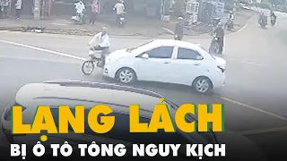 Chạy xe đạp điện lạng lách giữa ngã tư, người đàn ông bị ô tô tông nguy kịch