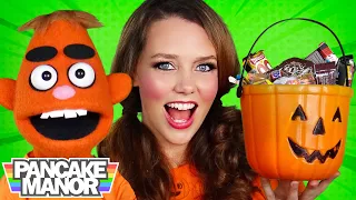 Candy Count ♫| Halloween Song for Kids | Pancake Manor