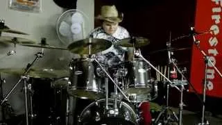 Blind Drummer Misca M plays Apulanta-Pahempi toistaan (cover)