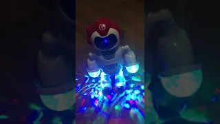 Танцующий робот для детей