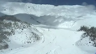 Wielka LAWINA w Alpach zasypuje i niszczy kamerę. Wyjaśniamy dlaczego sztucznie wywołuje się lawiny.