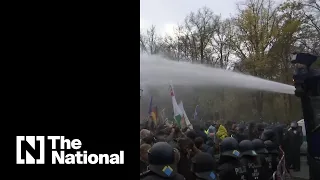 Water cannon fired at anti-lockdown protesters in Berlin