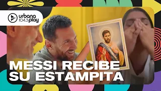 A Messi le llegó su estampita: Promesa cumplida, el San Messi llegó | #MessiEnUrbanaPlay #Perros2023